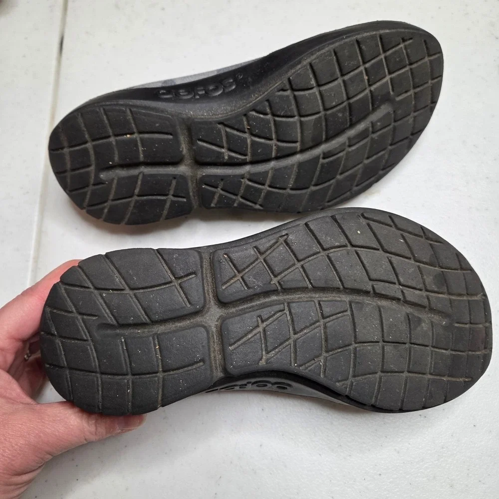 OOFOS Women's or Youth Gray Camouflage Eezee Slip On Shoes Size 6/37